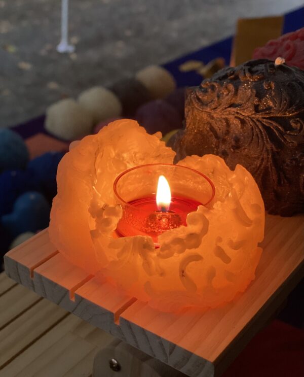 Skull candle ~ vibrant color, unscented ~ 100% beeswax - Image 5