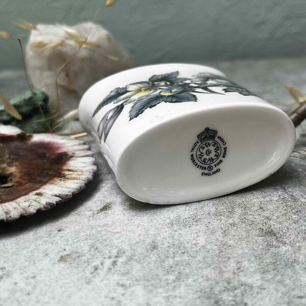 Enchanted Blossom: Vintage Royal Worcester Porcelain Vase with Jade Cutting for Luck & Prosperity - Image 4